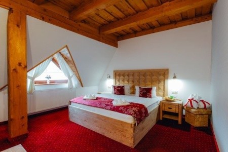 Hotel Strachanovka v Jánské dolině s wellness centrem a tradiční slovenskou kuchyní.