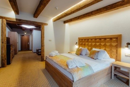 Hotel Strachanovka v Jánské dolině s wellness centrem a tradiční slovenskou kuchyní.