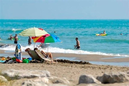 Camping Classe v Lido di Dante s mobilními domy a bazénem