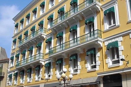 Hotel Univers v centru Nice, blízko pláže a historických památek.