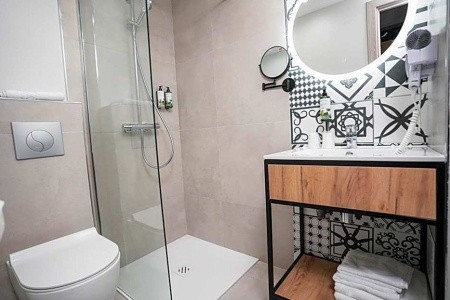 Hotel Univers v centru Nice, blízko pláže a historických památek.
