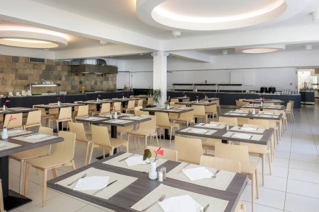 Bluesun Hotel Neptun blízko pláže na Makarské riviéře