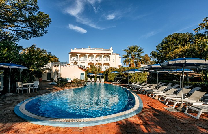 Hotel Regina Palace v Ischia Porto s termálními bazény a wellness centrem.