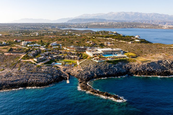 Hotel Aulus Chania s moderním vybavením a bazény na Krétě.