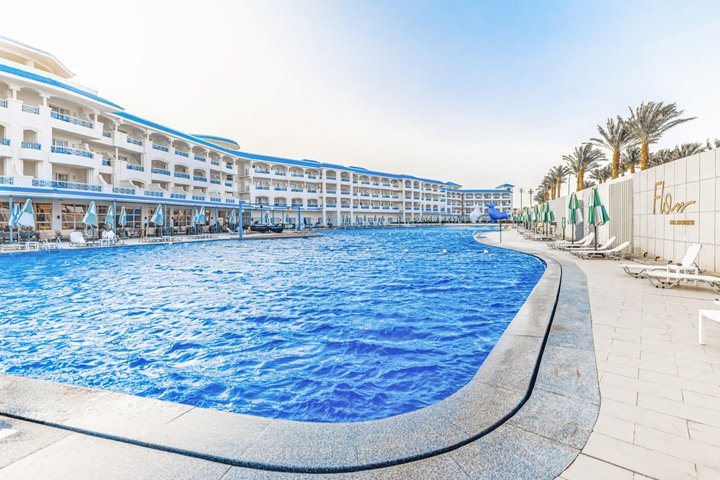 Flow Spectrum Resort Sahl Hasheesh s moderním ubytováním a přístupem na pláž