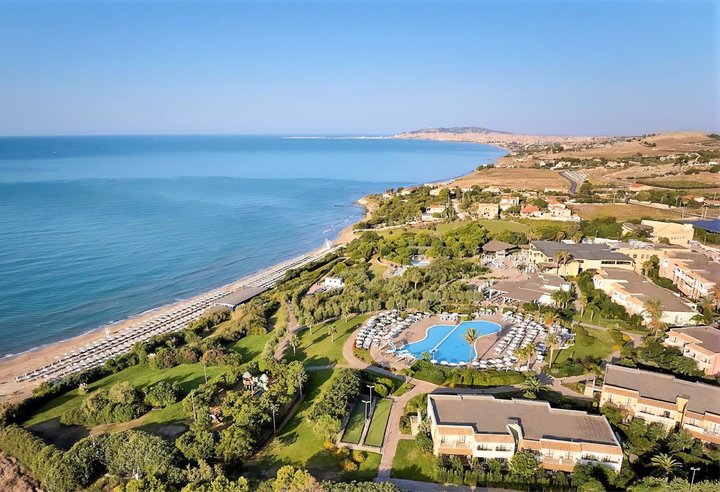 Serenusa Resort