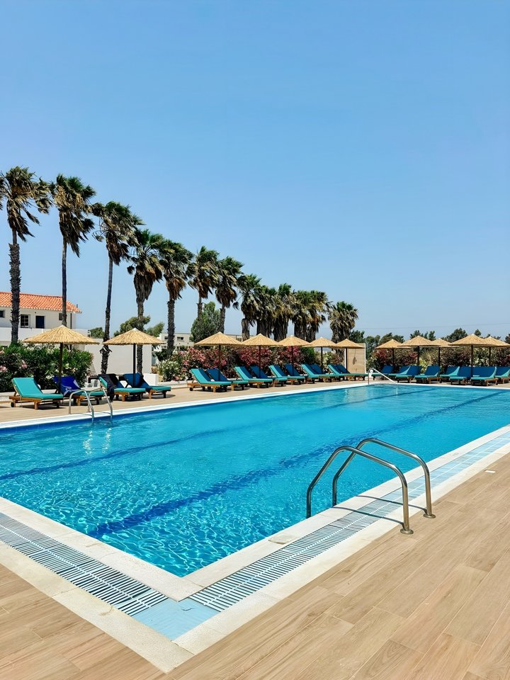 main pool 02