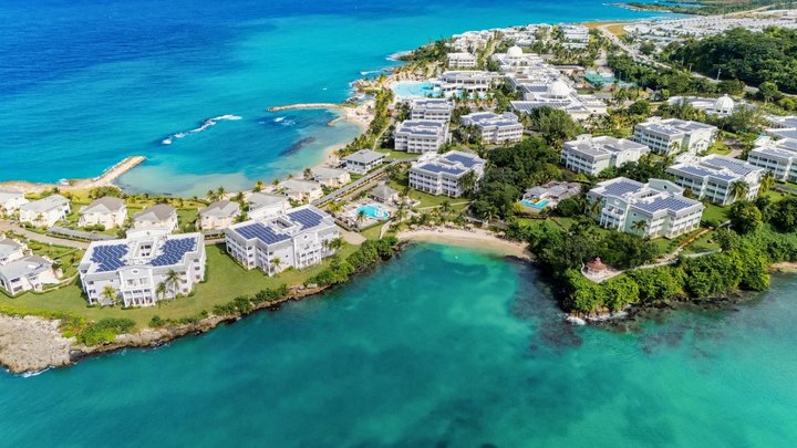 Grand Palladium Lady Hamilton Resort & Spa
